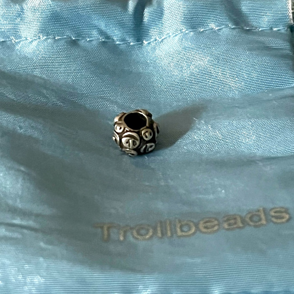 Retired Trollbead Charm “Silver Smiley”